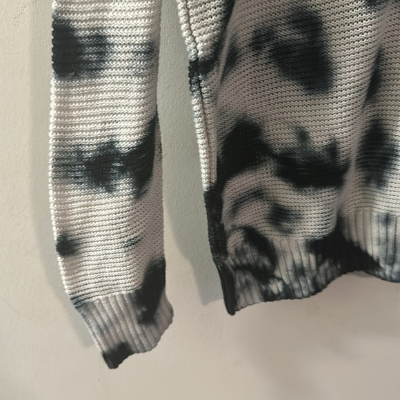 Torrid Tie-Dye White and Blue Knit Sweater (2X) - Picture 3 of 6